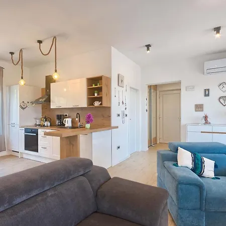 Senorita Вилла Пула