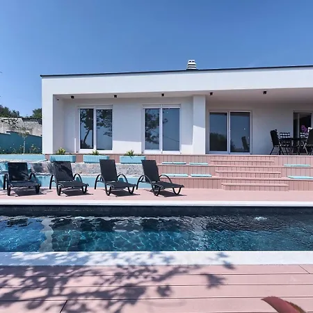 Senorita Villa