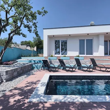 Senorita Villa *