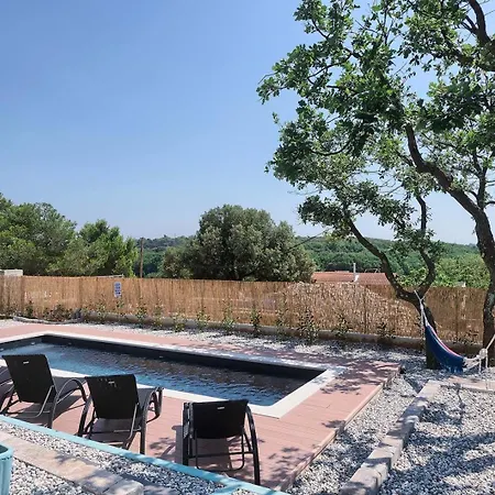 Senorita Villa Pula