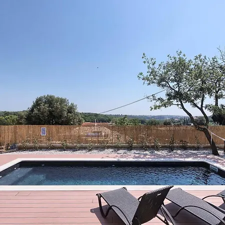 Senorita Villa Pula